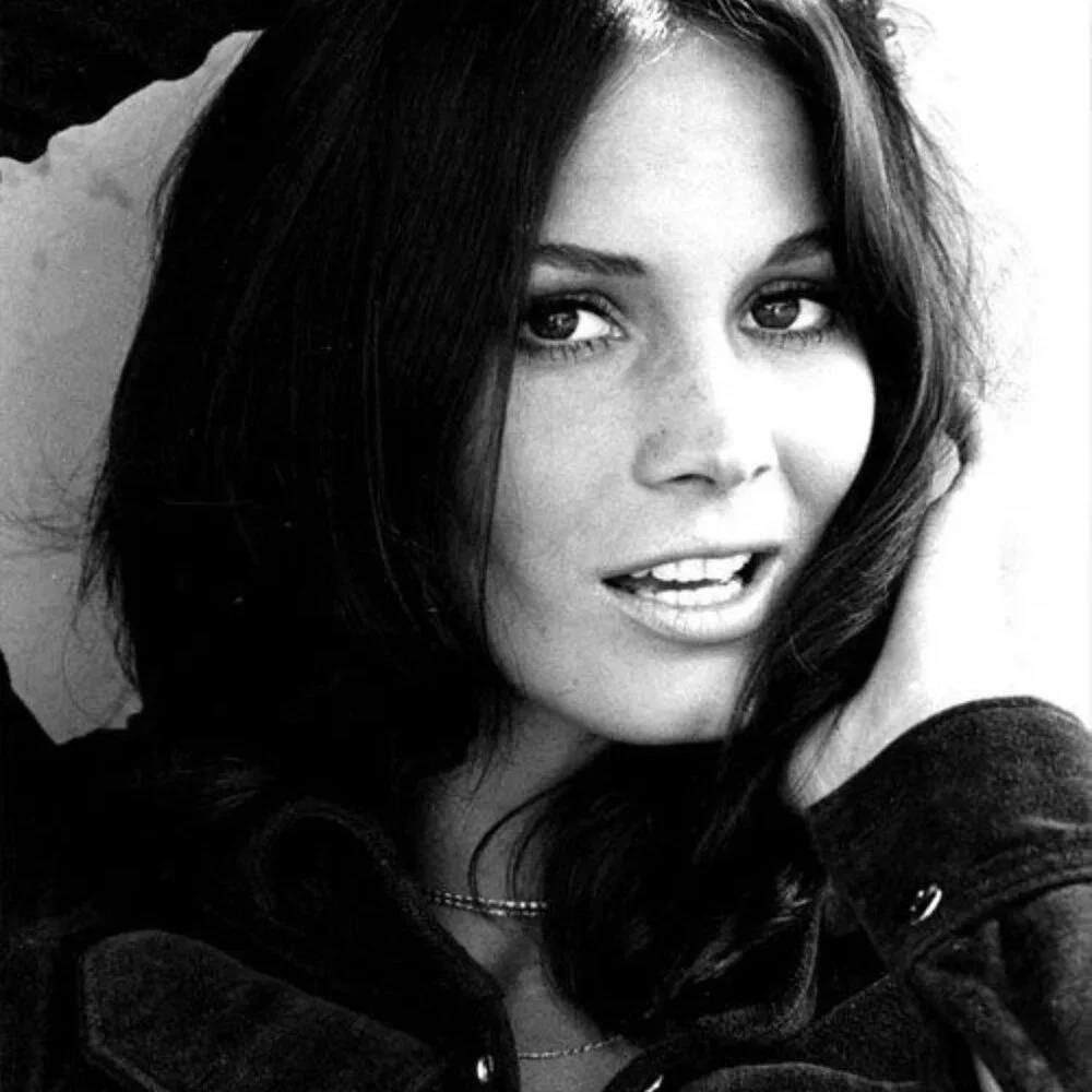 Barbara Leigh Vampirella Photo Book Images Rare Pictorial Collection 5"x7" - Picture 2 of 9